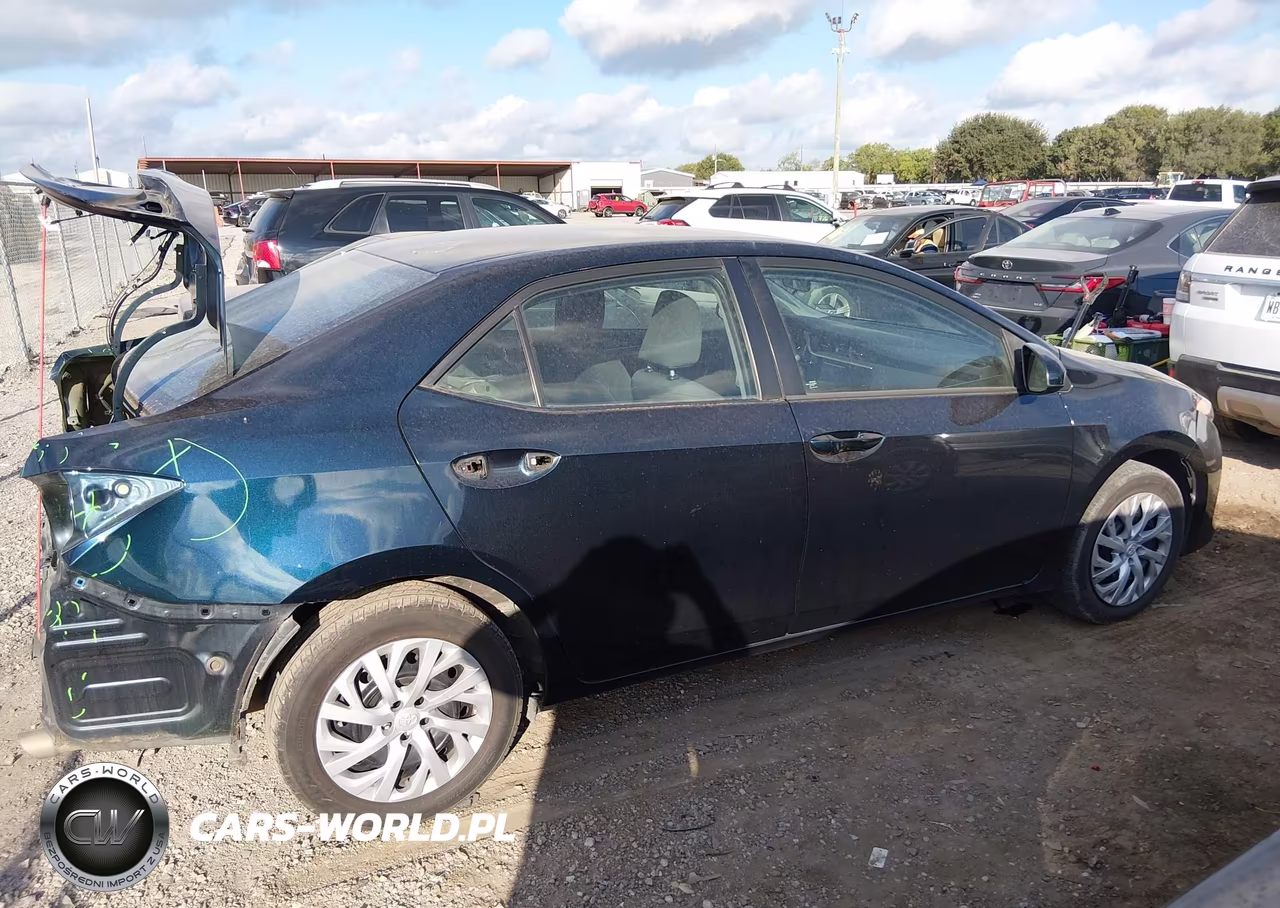 2018 Toyota Corolla Le VIN:5YFBURHE7JP753193 - 14