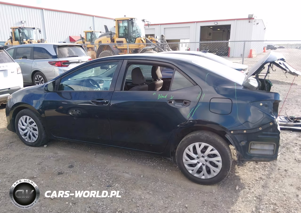 2018 Toyota Corolla Le VIN:5YFBURHE7JP753193 - 15