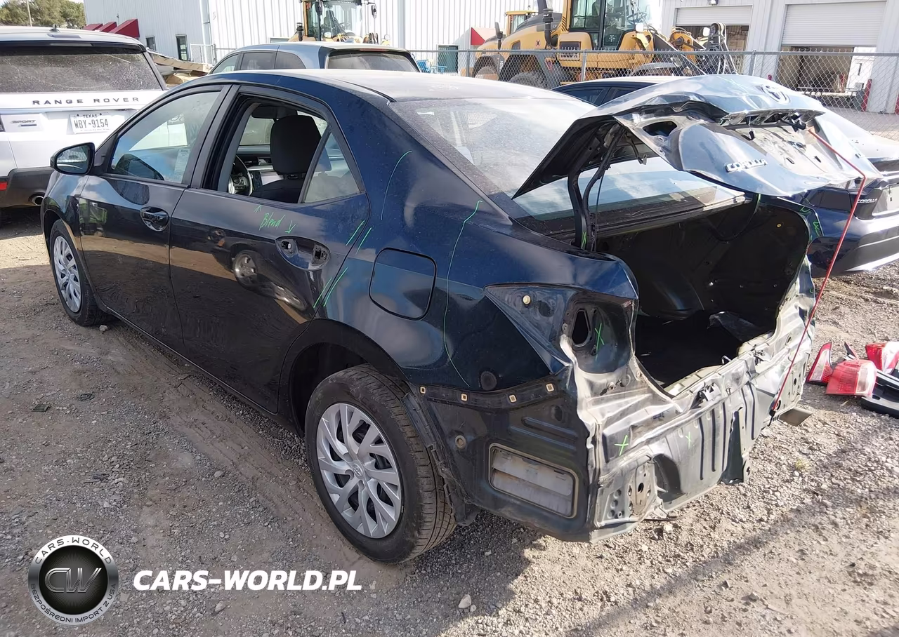 2018 Toyota Corolla Le VIN:5YFBURHE7JP753193 - 3