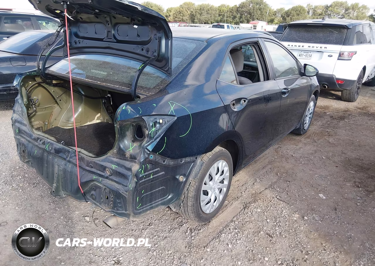 2018 Toyota Corolla Le VIN:5YFBURHE7JP753193 - 4