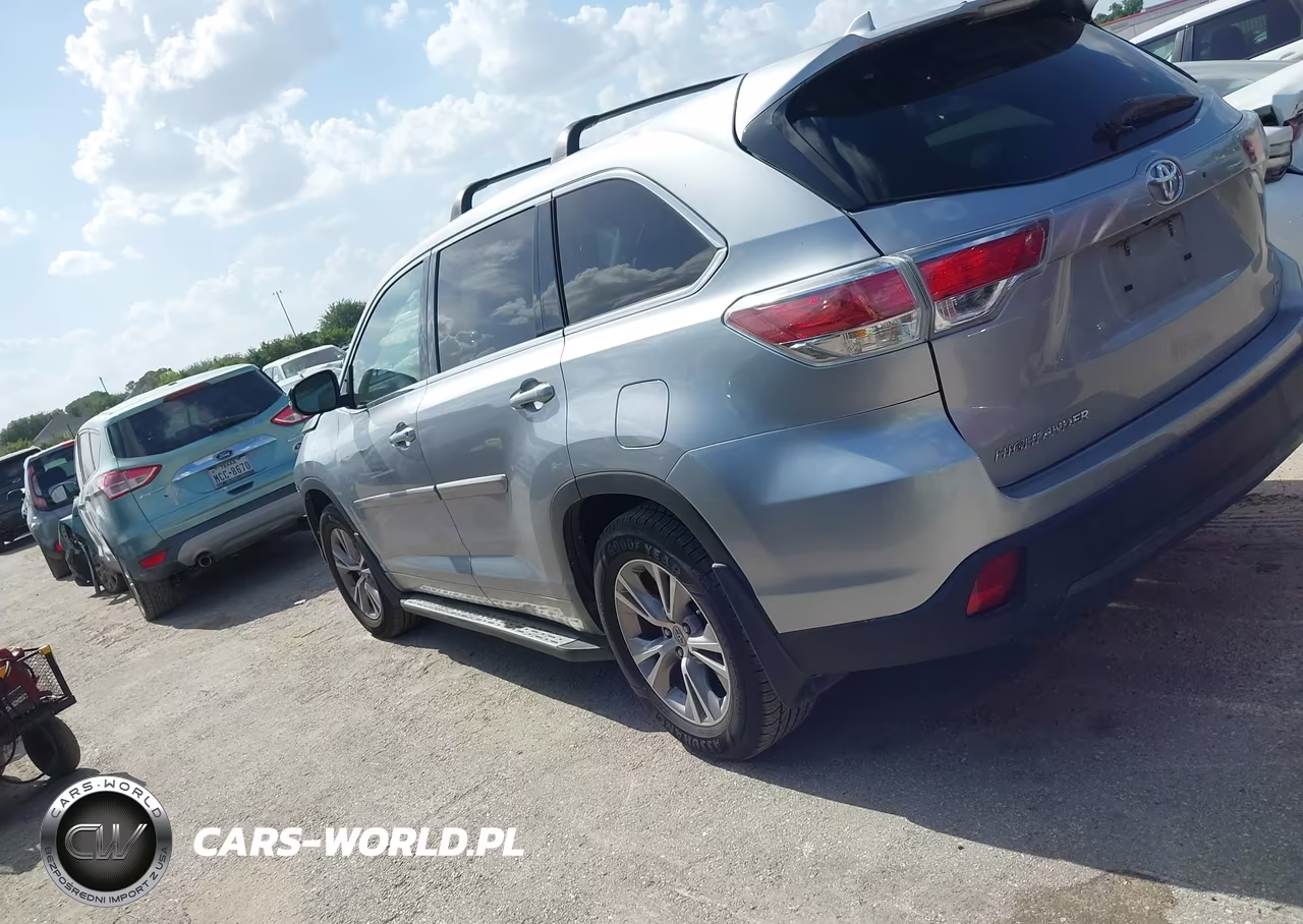 2015 Toyota Highlander Le Plus V6 VIN:5TDZKRFH0FS076536 - 14