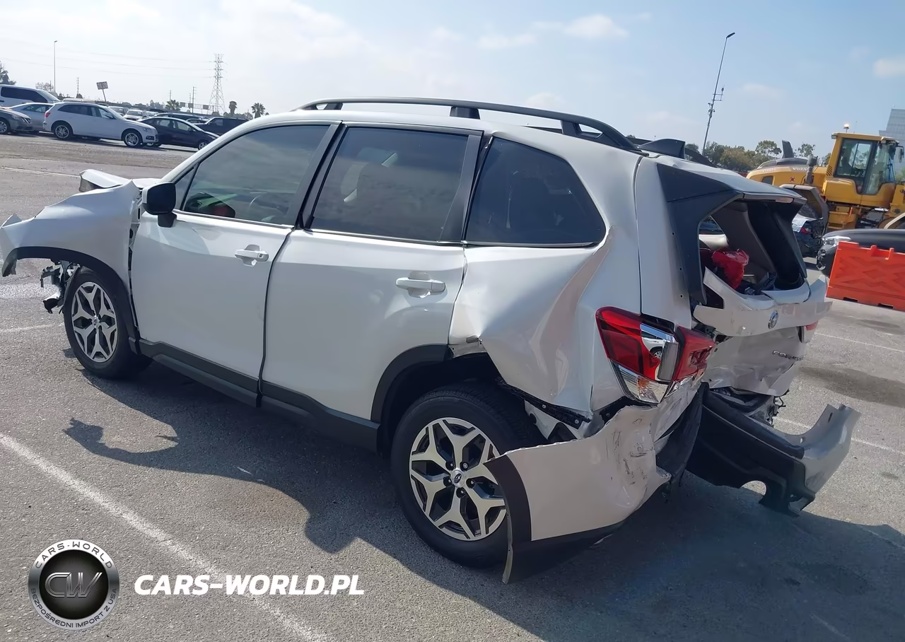 2024 Subaru Forester Premium VIN:JF2SKADC4RH511286 - 3