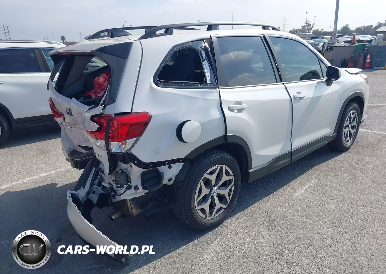 2024 Subaru Forester Premium VIN:JF2SKADC4RH511286 - 4