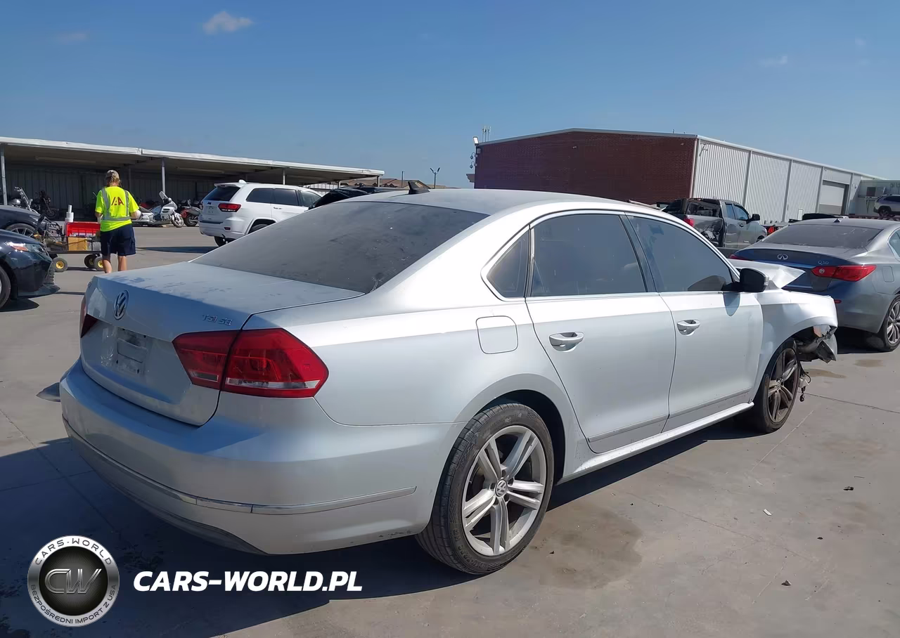 2015 Volkswagen Passat 1.8T Se VIN:1VWBT7A38FC013648 - 4