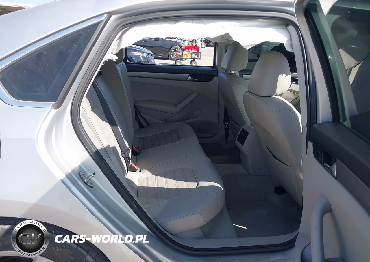 2015 Volkswagen Passat 1.8T Se VIN:1VWBT7A38FC013648 - 8