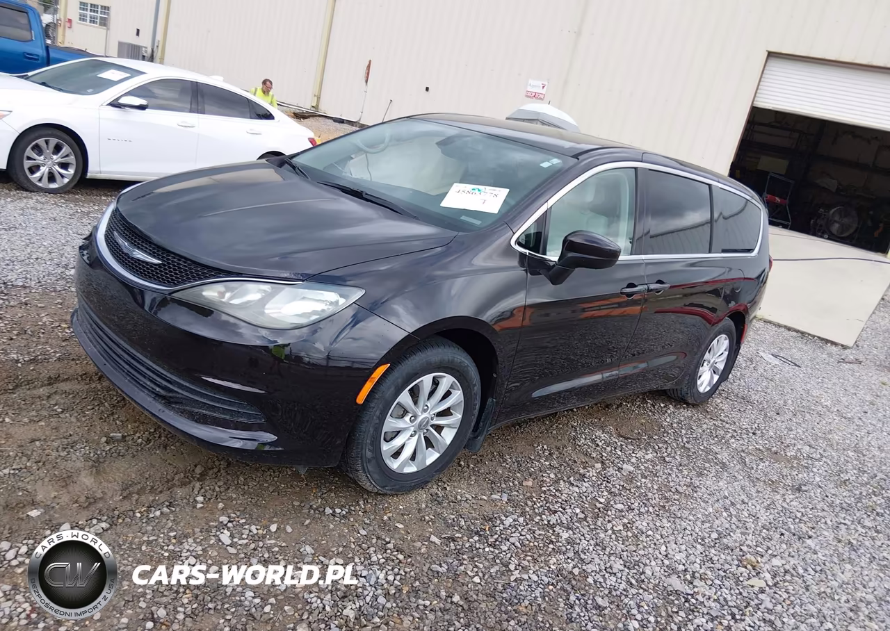 2017 Chrysler Pacifica Touring VIN:2C4RC1DG2HR588867 - 2