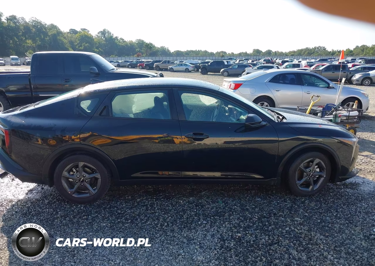 2025 Kia K4 Lxs VIN:3KPFT4DE9SE203770 - 13