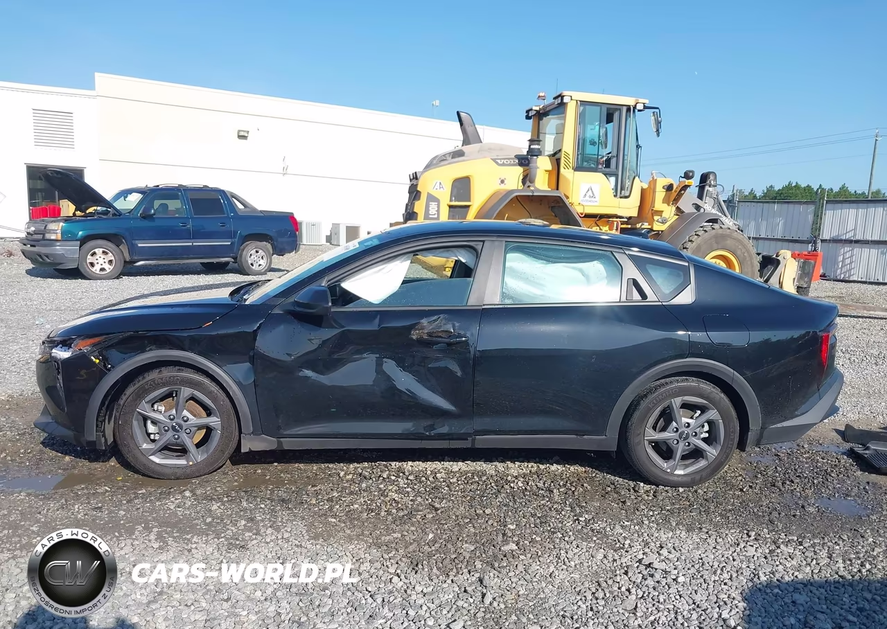 2025 Kia K4 Lxs VIN:3KPFT4DE9SE203770 - 14