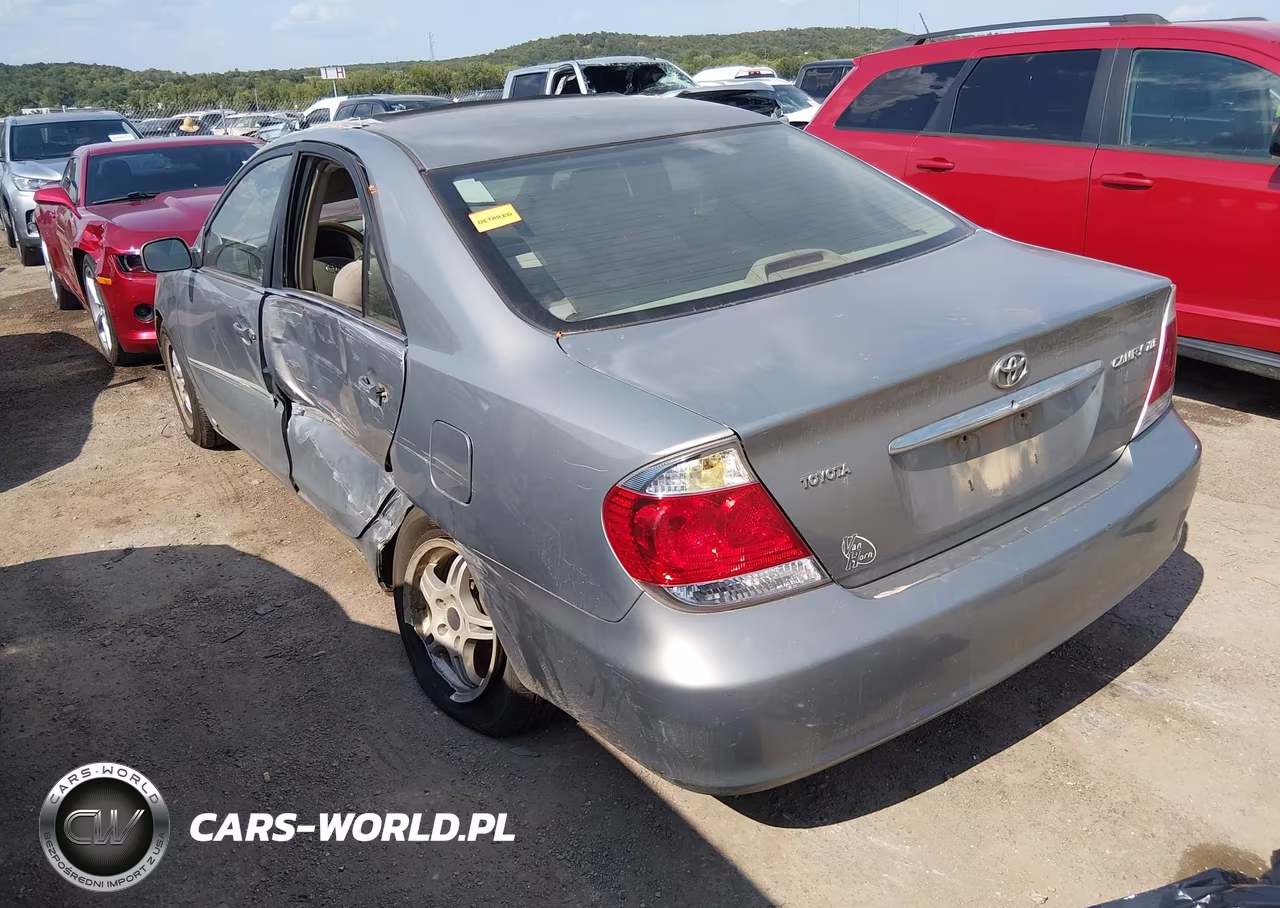 2005 Toyota Camry Xle VIN:4T1BE32K85U512207 - 3