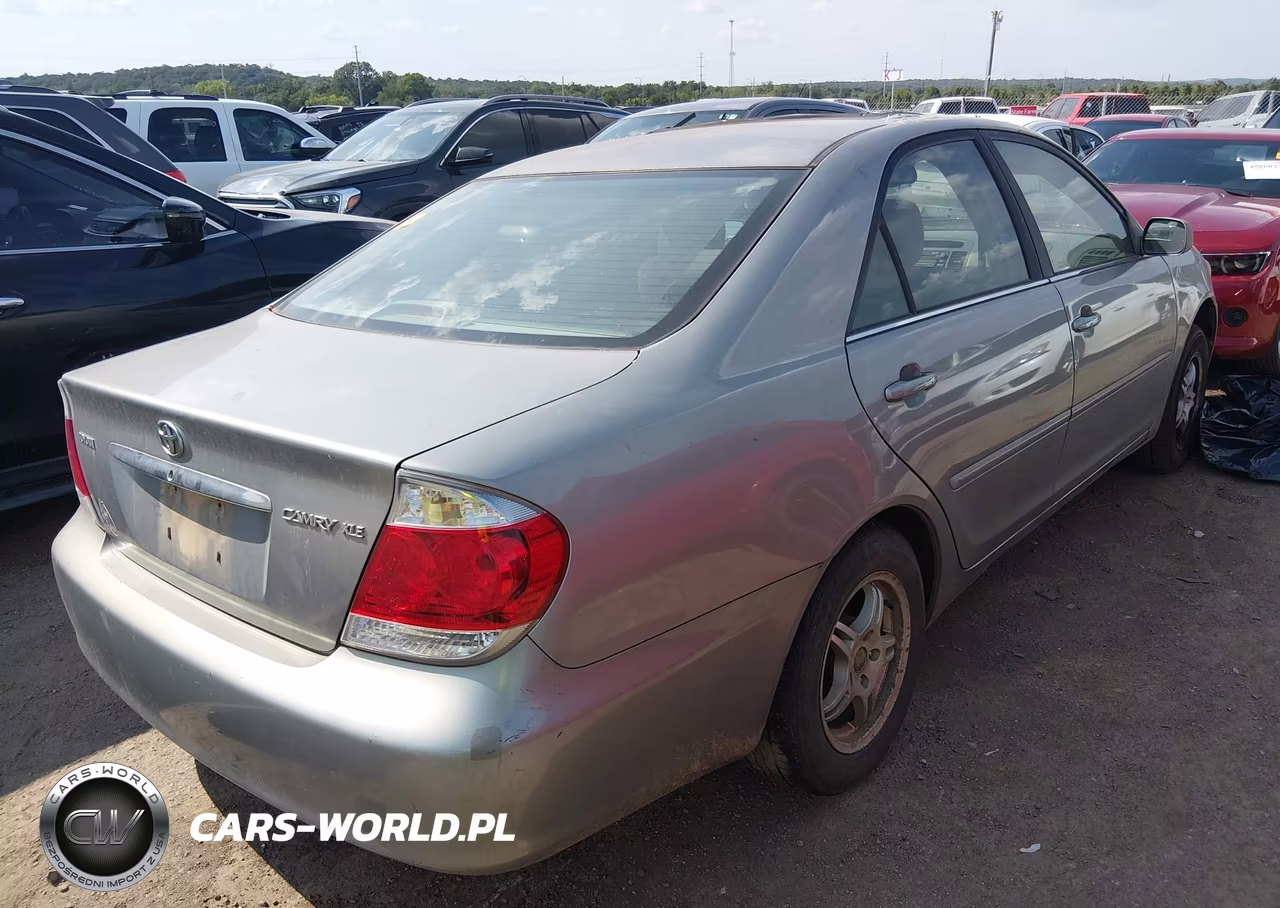 2005 Toyota Camry Xle VIN:4T1BE32K85U512207 - 4