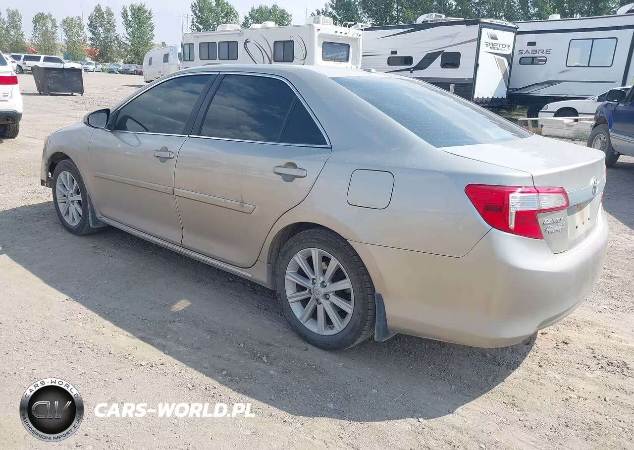 2014 Toyota Camry Xle VIN:4T4BF1FK3ER396299 - 3