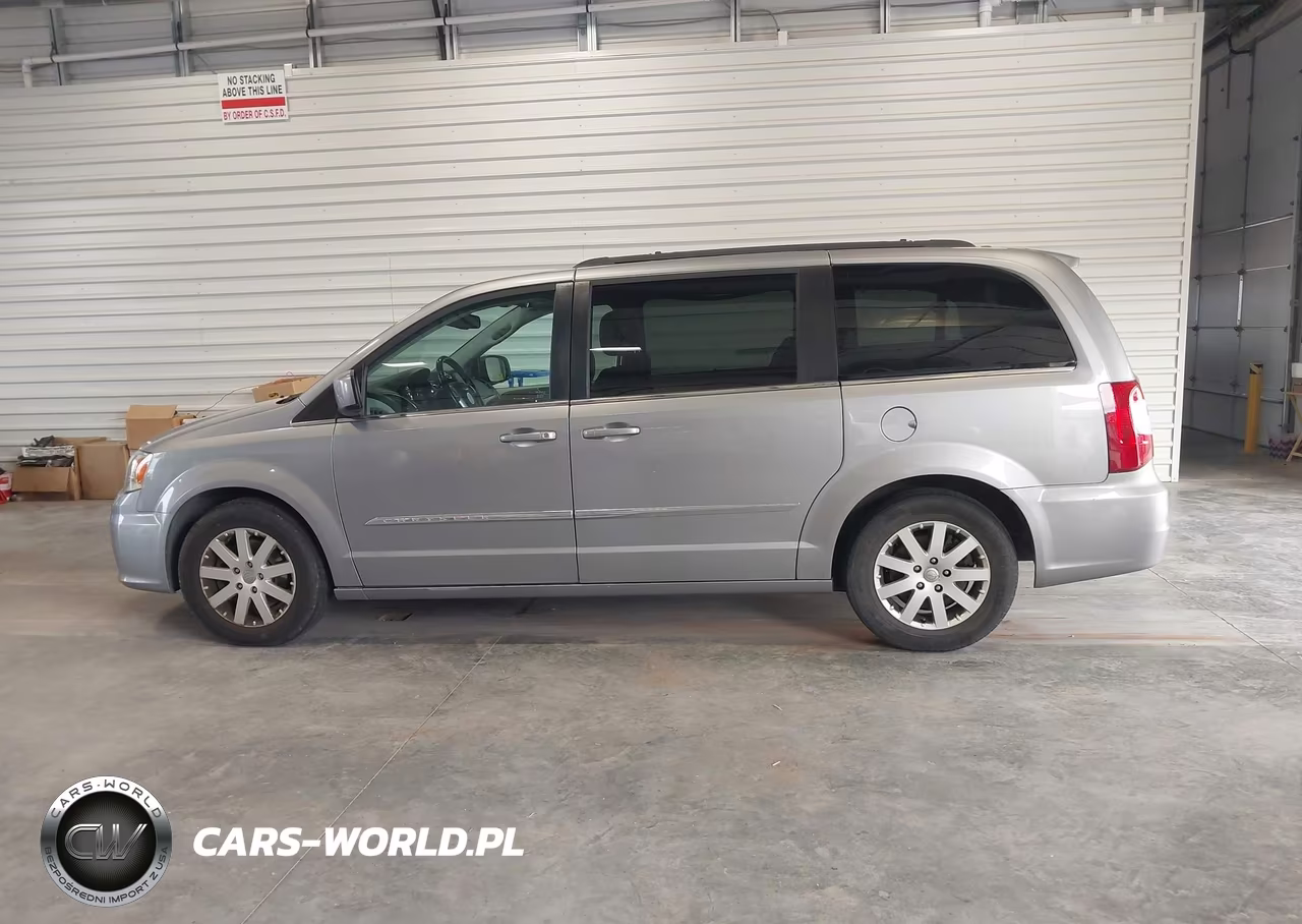 2016 Chrysler Town & Country Touring VIN:2C4RC1BG4GR240229 - 14
