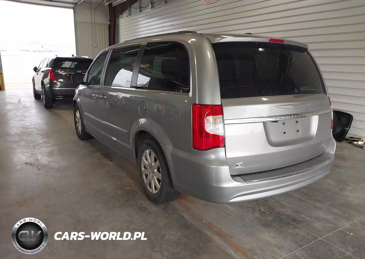 2016 Chrysler Town & Country Touring VIN:2C4RC1BG4GR240229 - 3