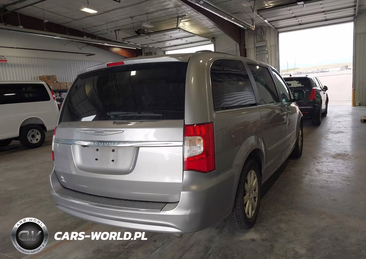 2016 Chrysler Town & Country Touring VIN:2C4RC1BG4GR240229 - 4