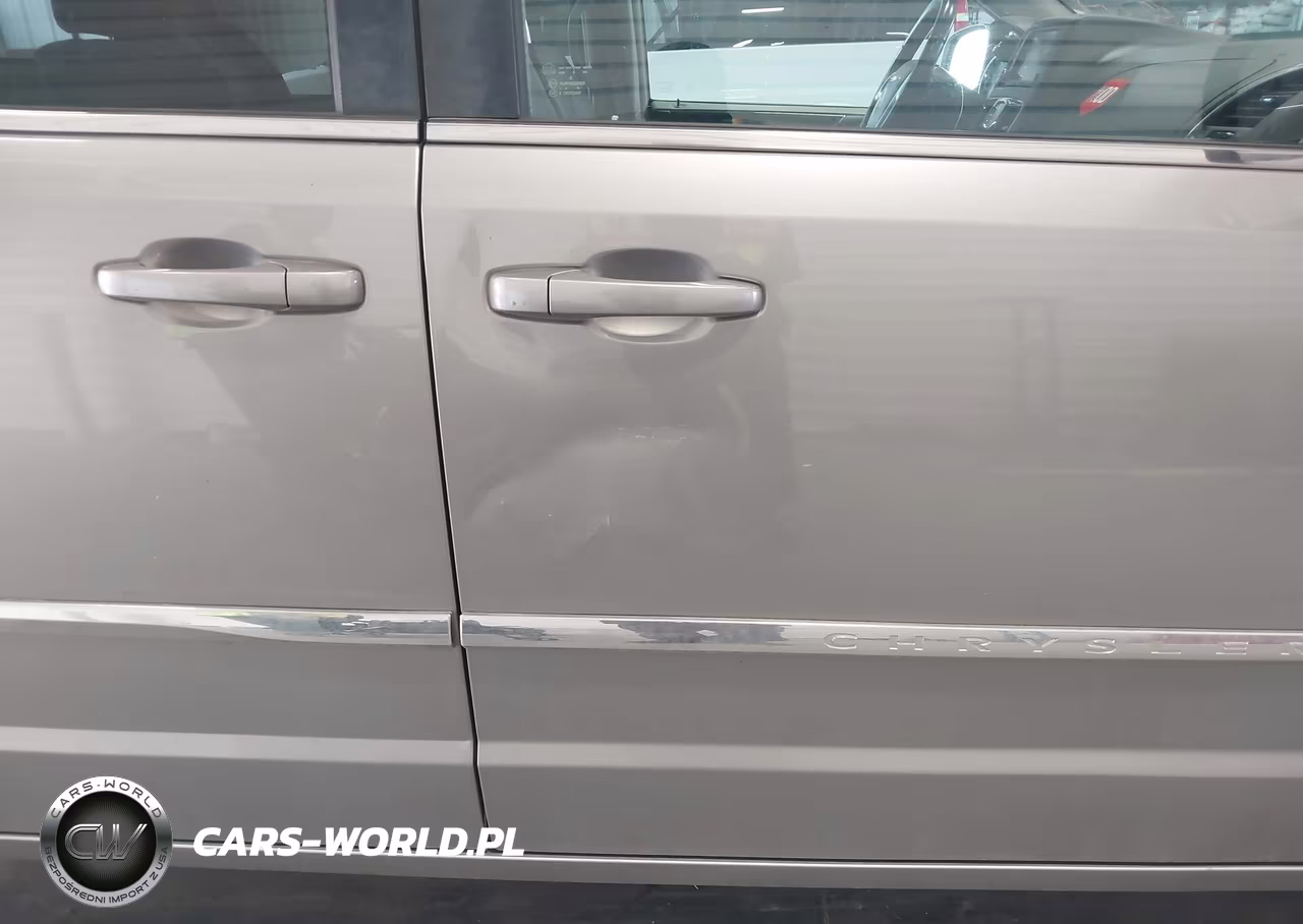 2016 Chrysler Town & Country Touring VIN:2C4RC1BG4GR240229 - 6