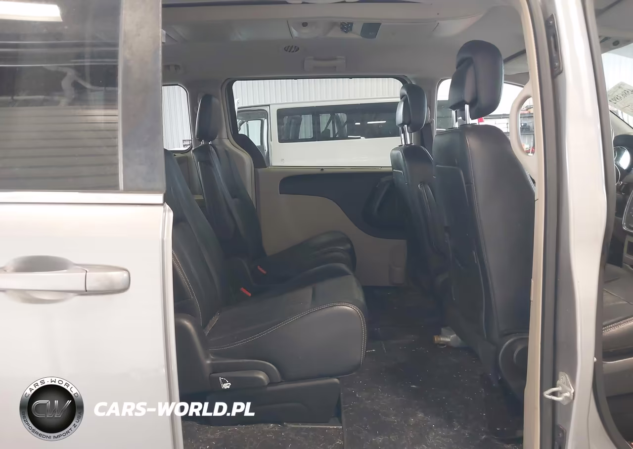 2016 Chrysler Town & Country Touring VIN:2C4RC1BG4GR240229 - 8