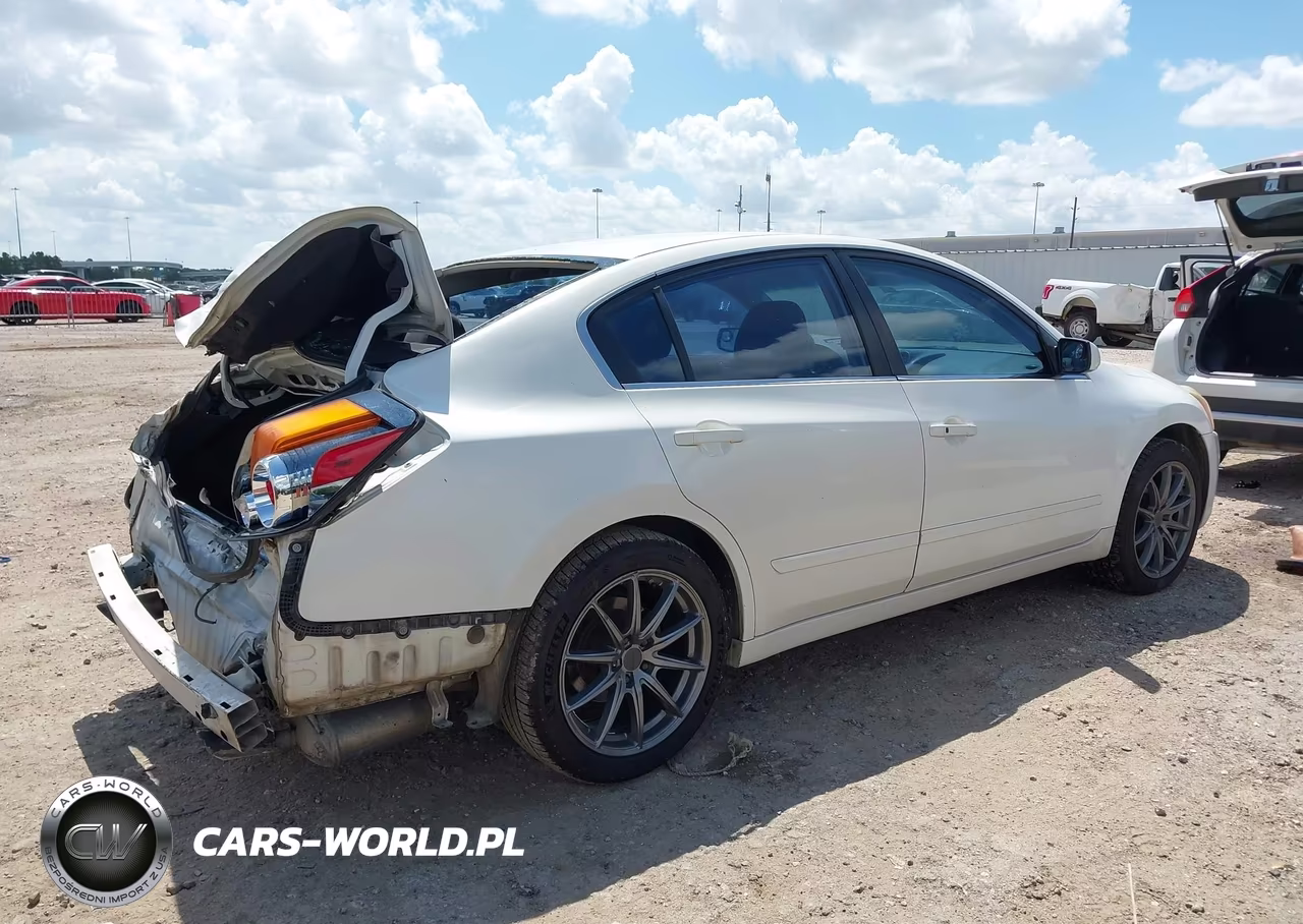 2011 Nissan Altima 2.5 S VIN:1N4AL2AP4BN414803 - 4