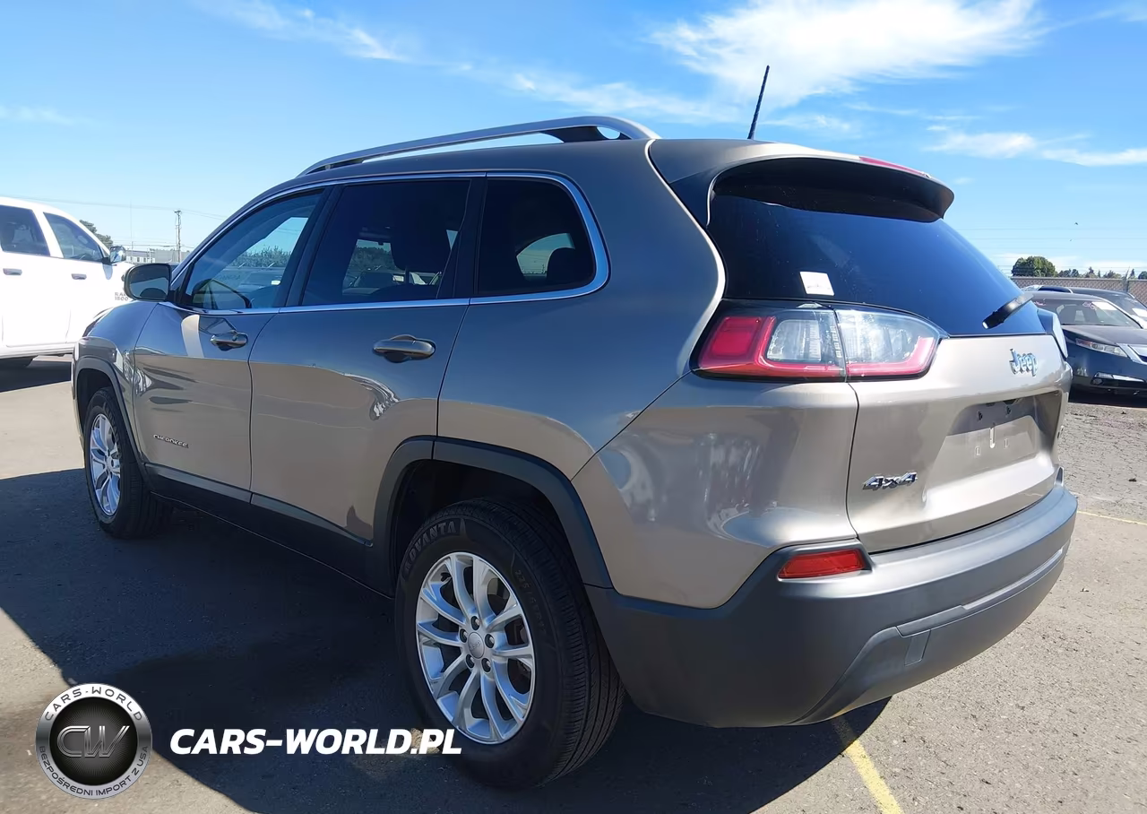 2019 Jeep Cherokee Latitude 4X4 VIN:1C4PJMCB3KD479803 - 3