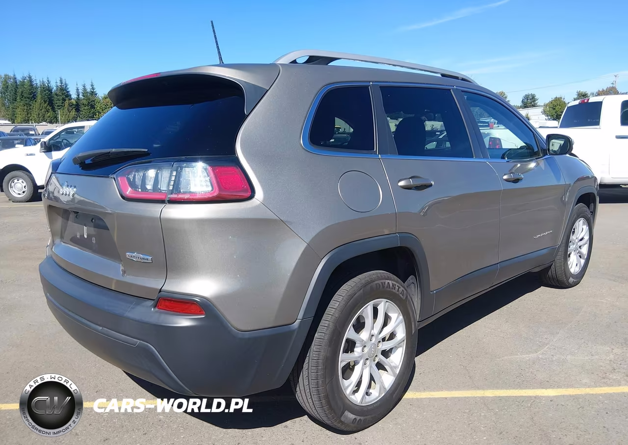 2019 Jeep Cherokee Latitude 4X4 VIN:1C4PJMCB3KD479803 - 4