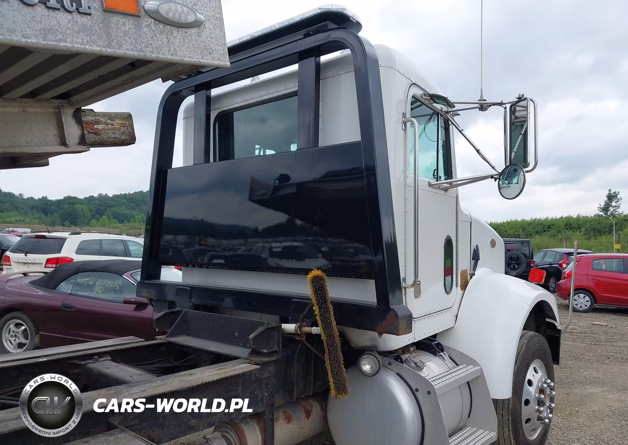2000 Peterbilt 330 VIN:2NPNHD7X2YM522449 - 23