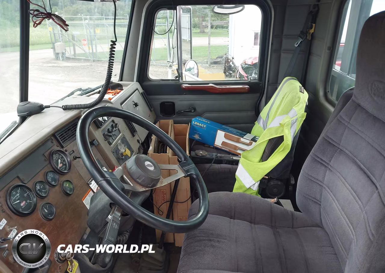2000 Peterbilt 330 VIN:2NPNHD7X2YM522449 - 6