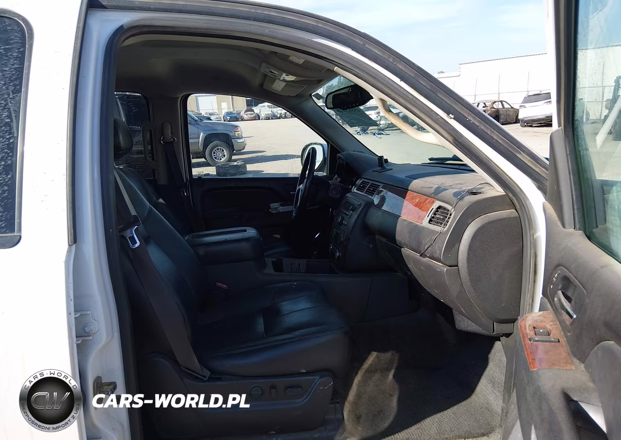 2012 Chevrolet Suburban Lt VIN:1GNSKJE73CR314652 - 5