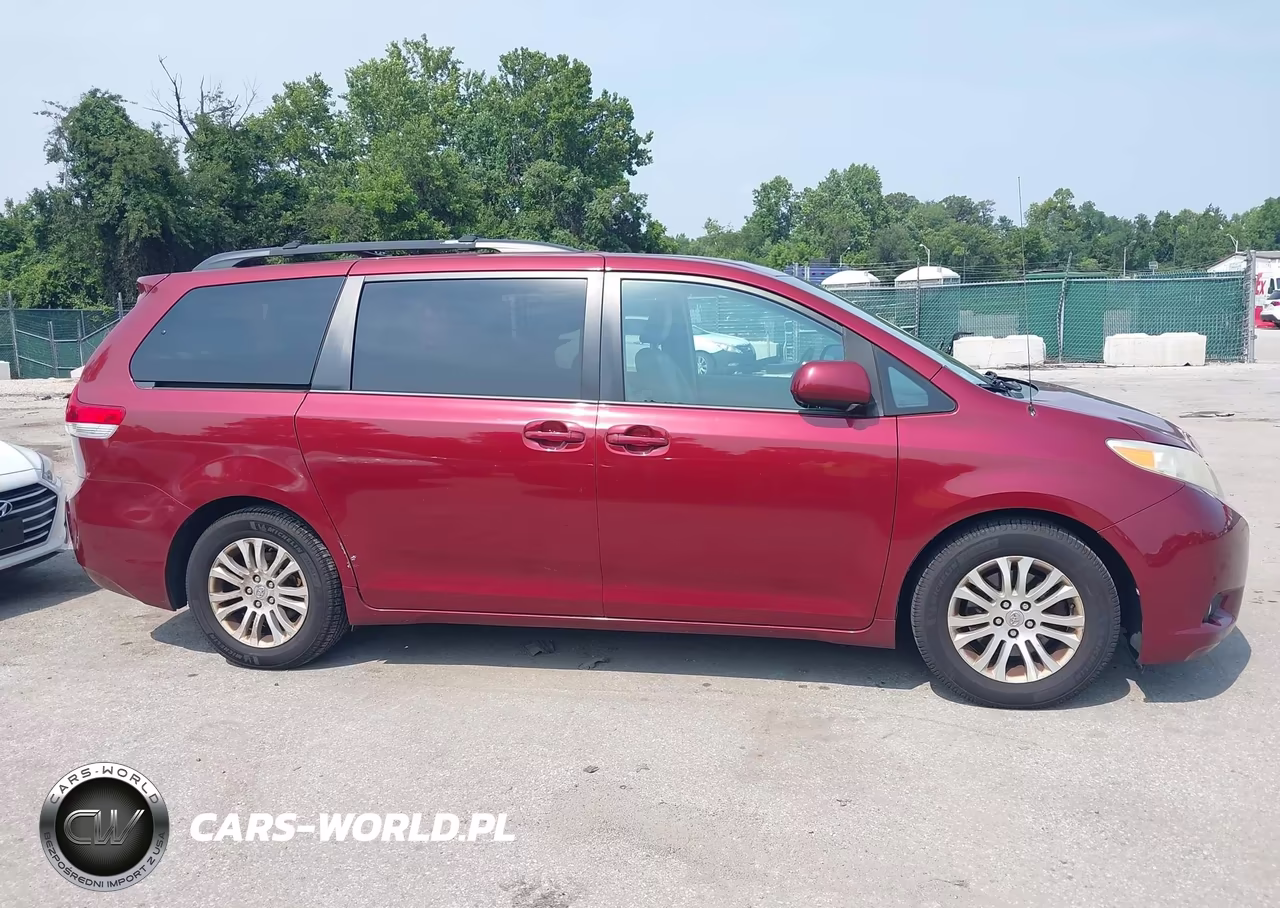 2013 Toyota Sienna Xle V6 8 Passenger VIN:5TDYK3DC8DS325954 - 13