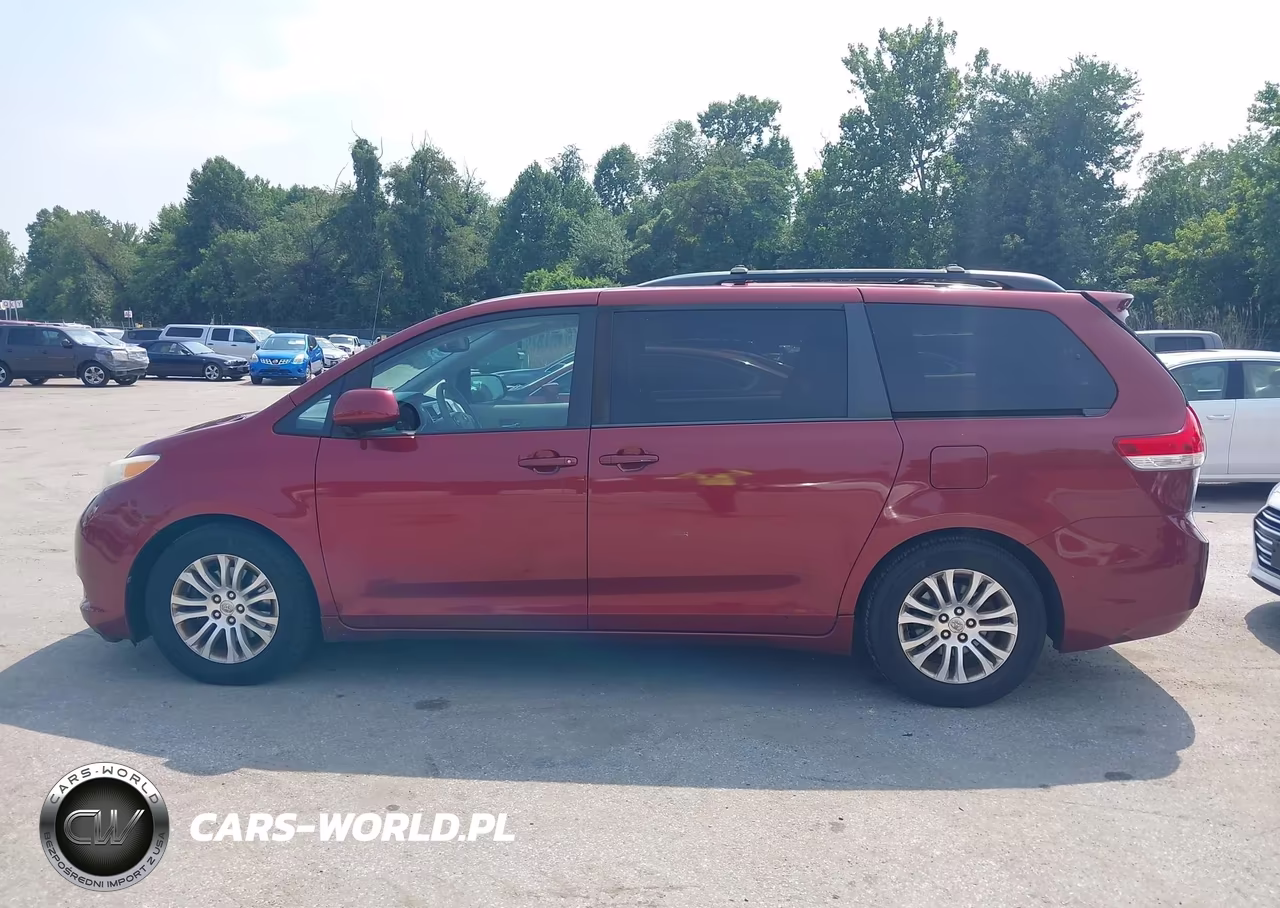 2013 Toyota Sienna Xle V6 8 Passenger VIN:5TDYK3DC8DS325954 - 14