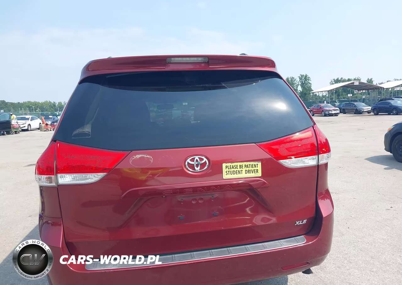 2013 Toyota Sienna Xle V6 8 Passenger VIN:5TDYK3DC8DS325954 - 16