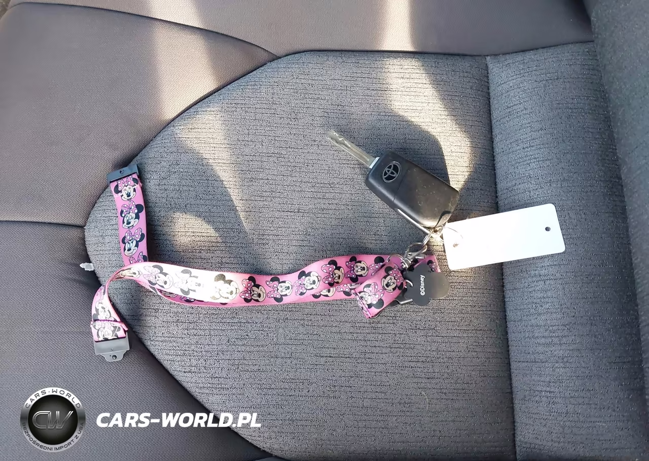 2020 Toyota Camry Le VIN:4T1C11AK4LU863912 - 11