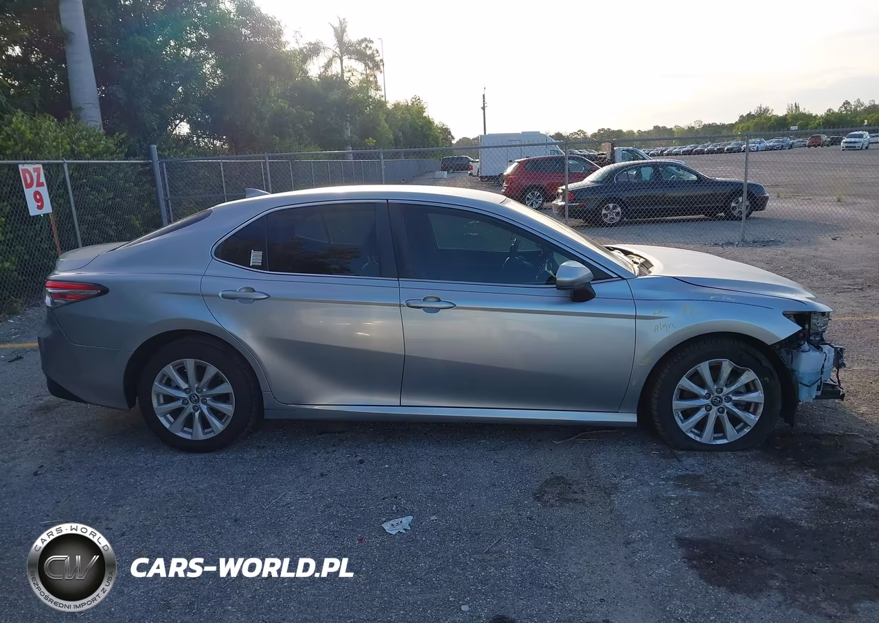 2020 Toyota Camry Le VIN:4T1C11AK4LU863912 - 14