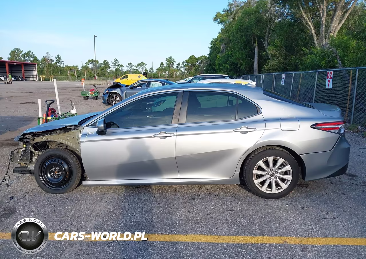 2020 Toyota Camry Le VIN:4T1C11AK4LU863912 - 15
