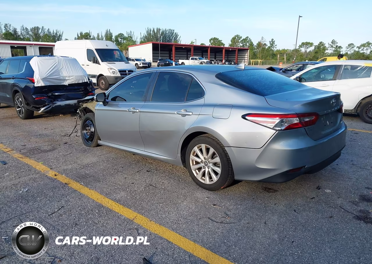 2020 Toyota Camry Le VIN:4T1C11AK4LU863912 - 3