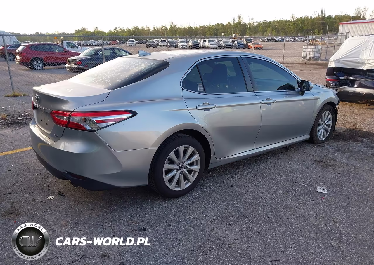 2020 Toyota Camry Le VIN:4T1C11AK4LU863912 - 4