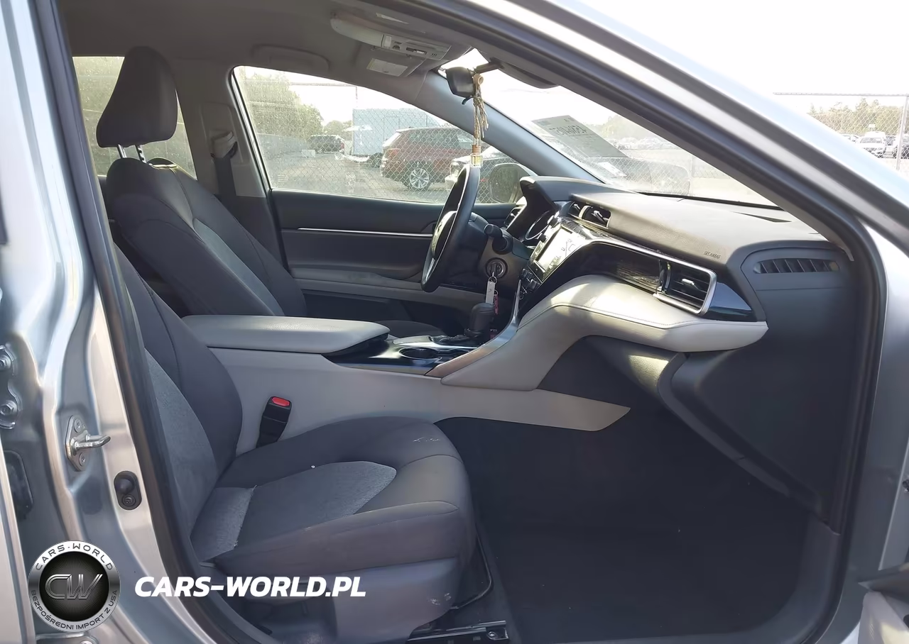 2020 Toyota Camry Le VIN:4T1C11AK4LU863912 - 5