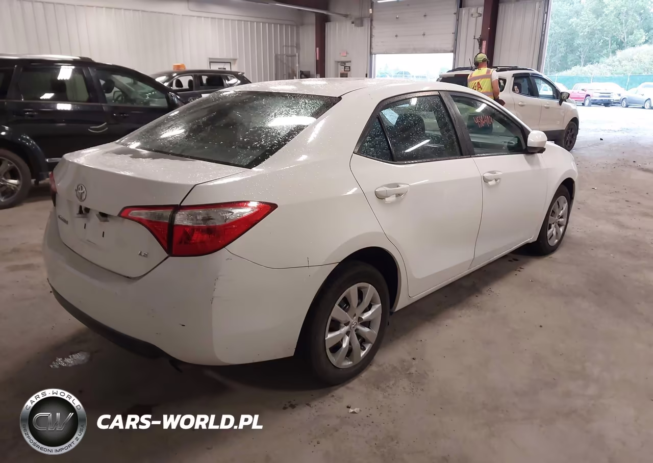 2015 Toyota Corolla Le VIN:5YFBURHEXFP268974 - 4