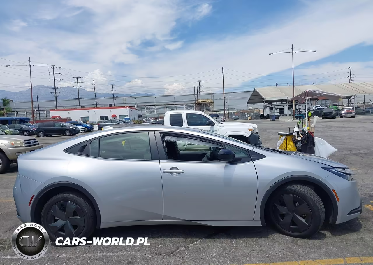 2024 Toyota Prius Le VIN:JTDACAAUXR3035112 - 14