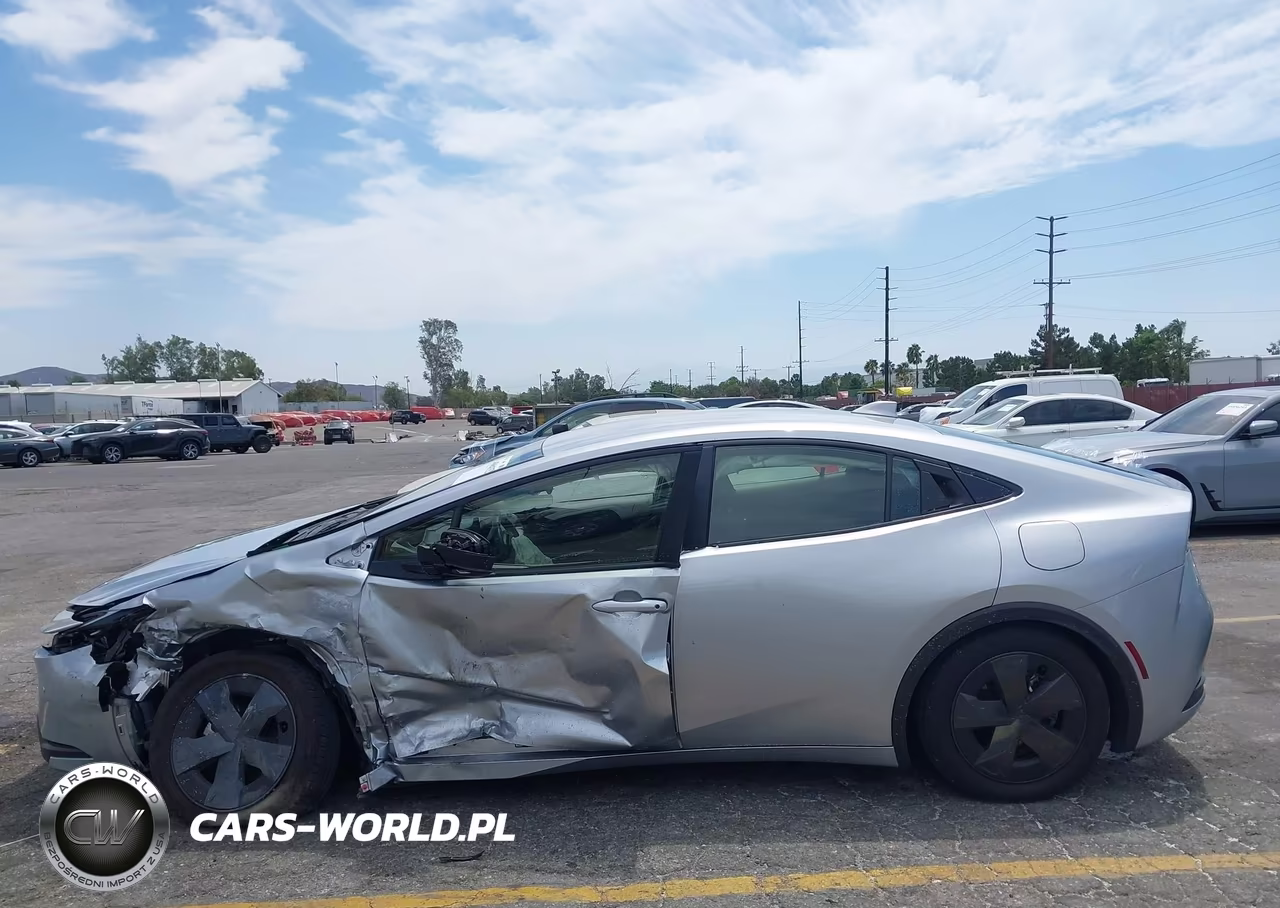 2024 Toyota Prius Le VIN:JTDACAAUXR3035112 - 15