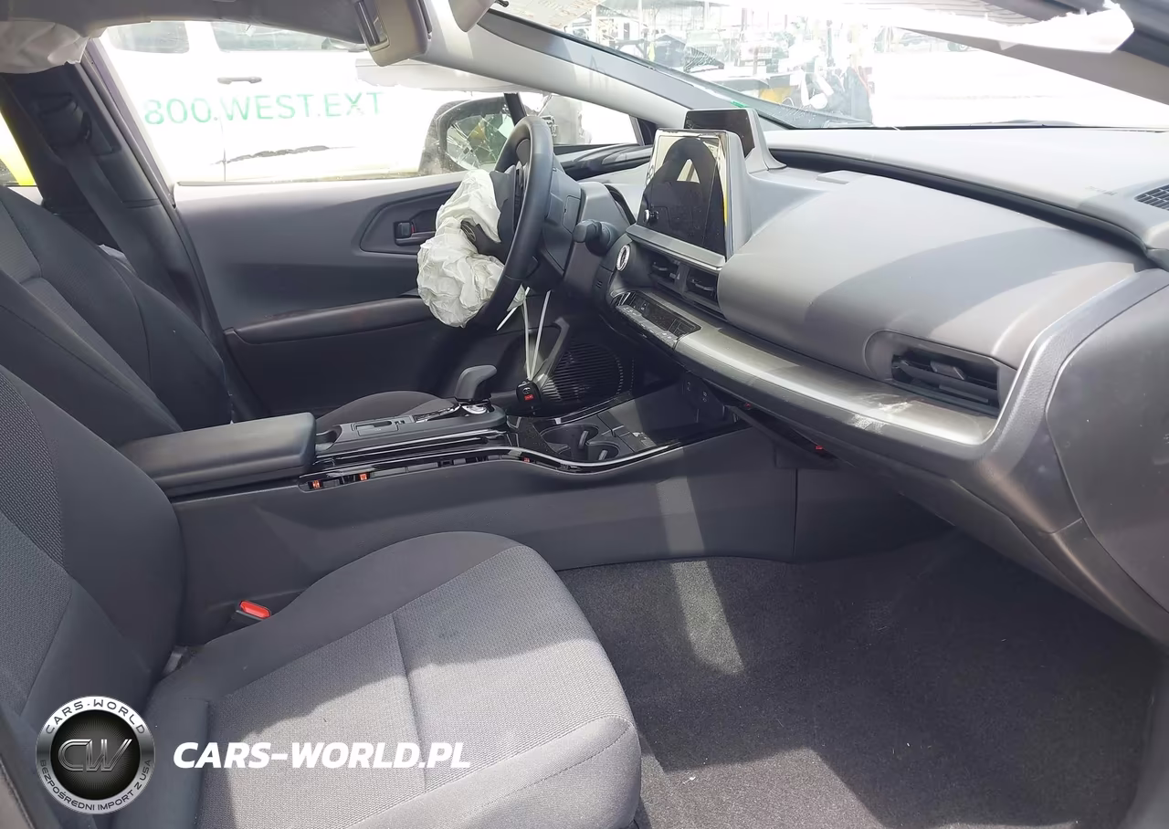2024 Toyota Prius Le VIN:JTDACAAUXR3035112 - 5