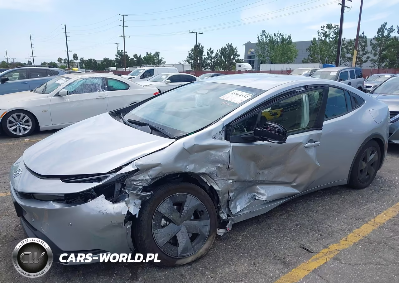 2024 Toyota Prius Le VIN:JTDACAAUXR3035112 - 6