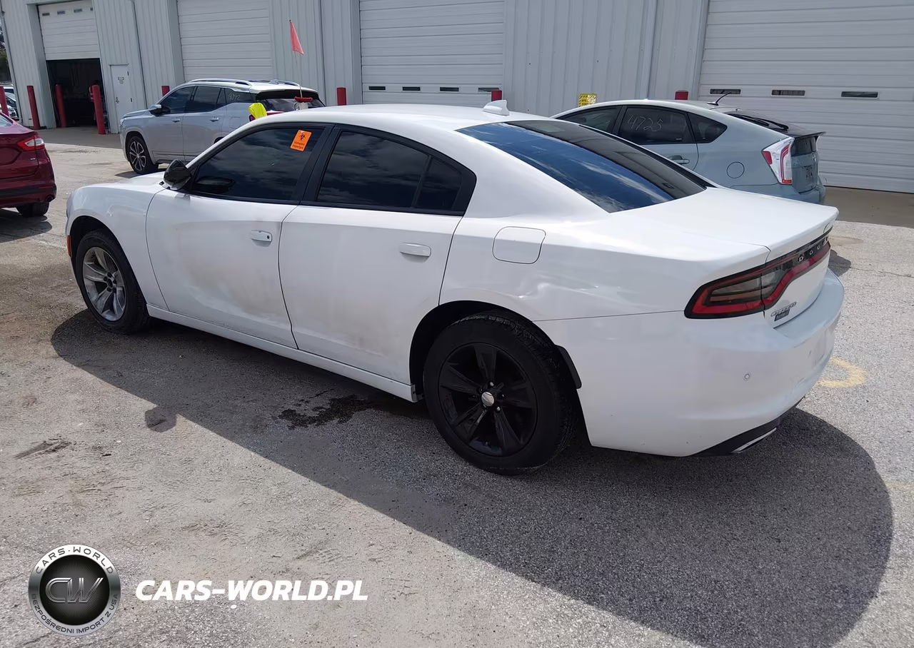 2018 Dodge Charger Sxt Plus Rwd VIN:2C3CDXHG2JH175993 - 3