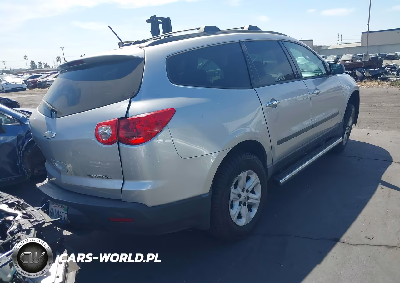 2012 Chevrolet Traverse Ls VIN:1GNKRFED8CJ178693 - 4