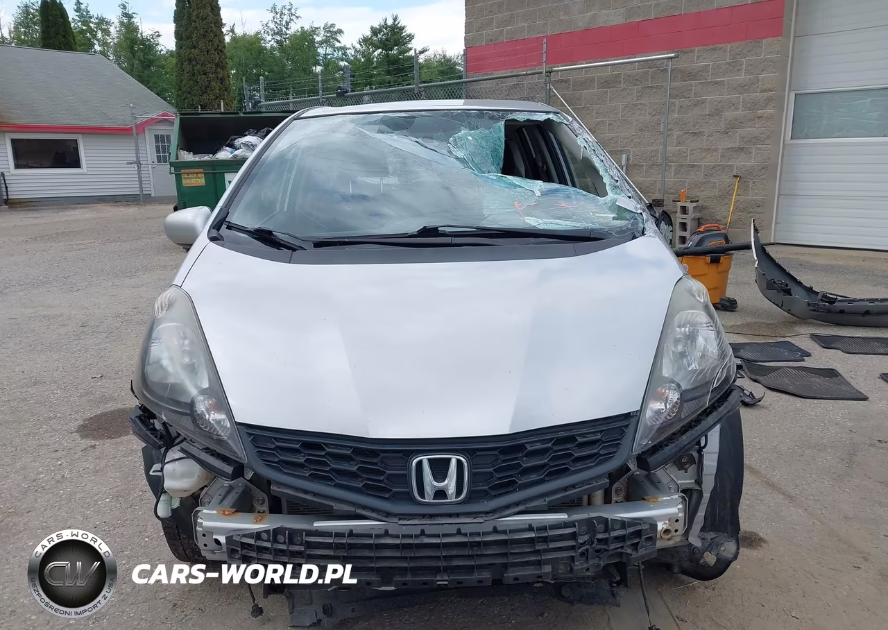 2013 Honda Fit Sport VIN:JHMGE8H59DC062983 - 13