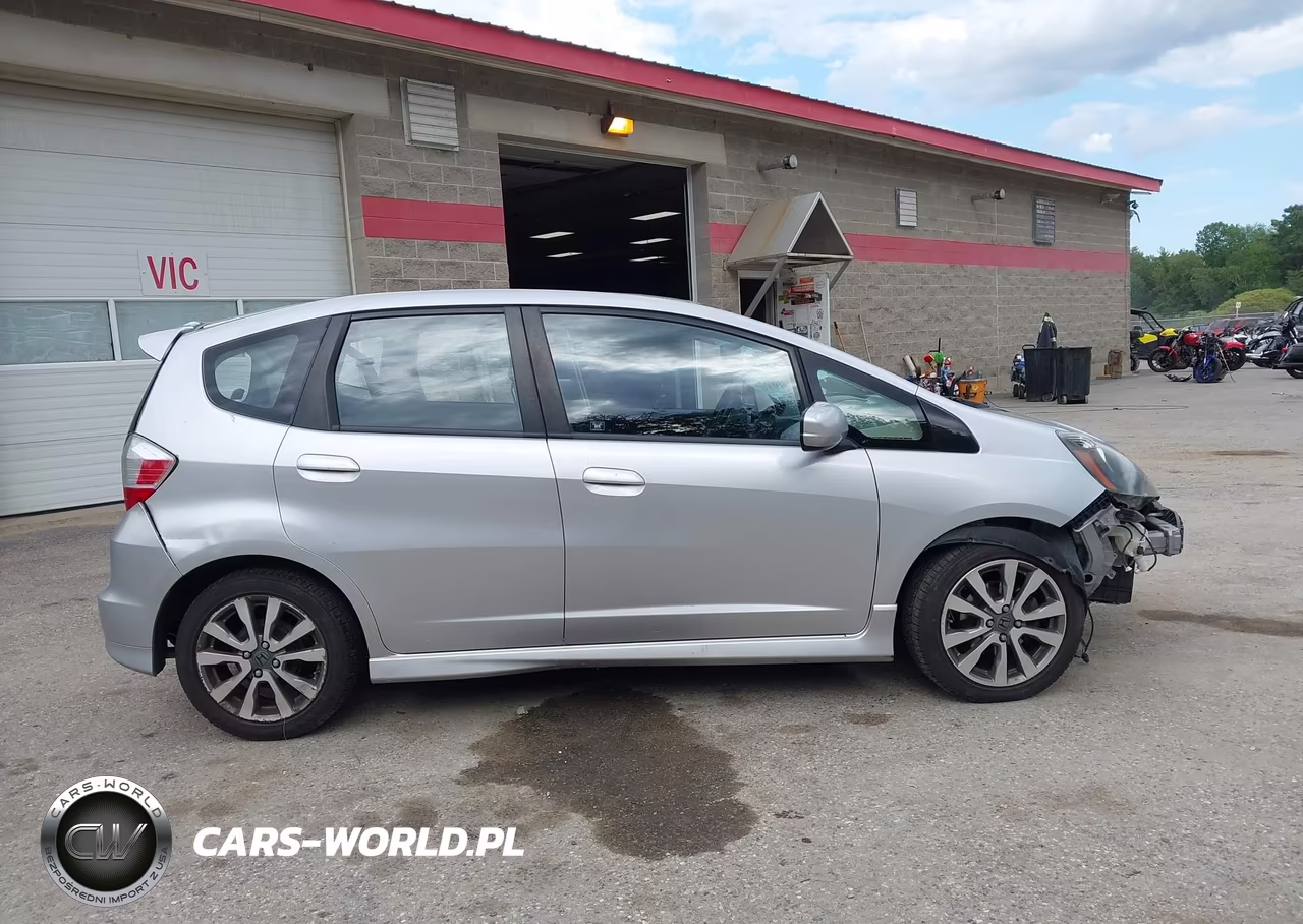 2013 Honda Fit Sport VIN:JHMGE8H59DC062983 - 14