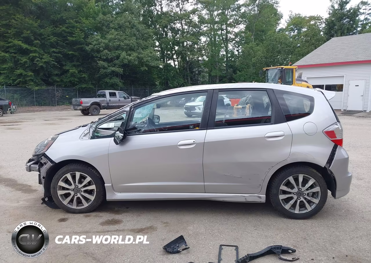 2013 Honda Fit Sport VIN:JHMGE8H59DC062983 - 15
