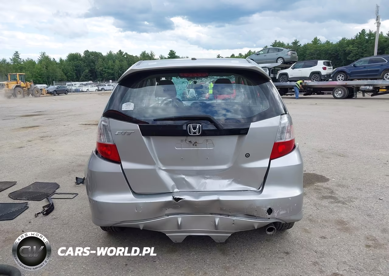 2013 Honda Fit Sport VIN:JHMGE8H59DC062983 - 17