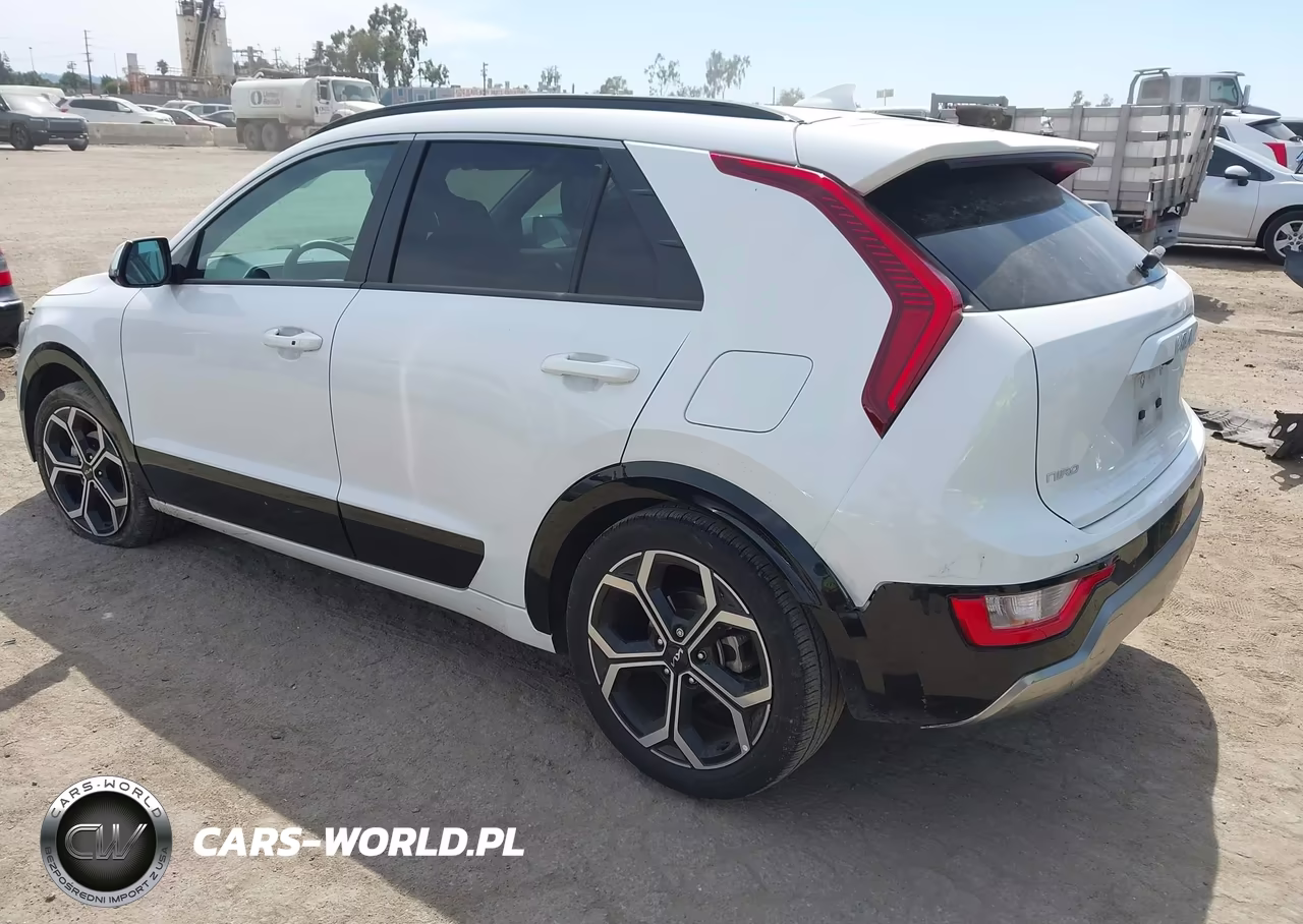 2023 Kia Niro Ex Touring VIN:KNDCR3LE3P5061481 - 3