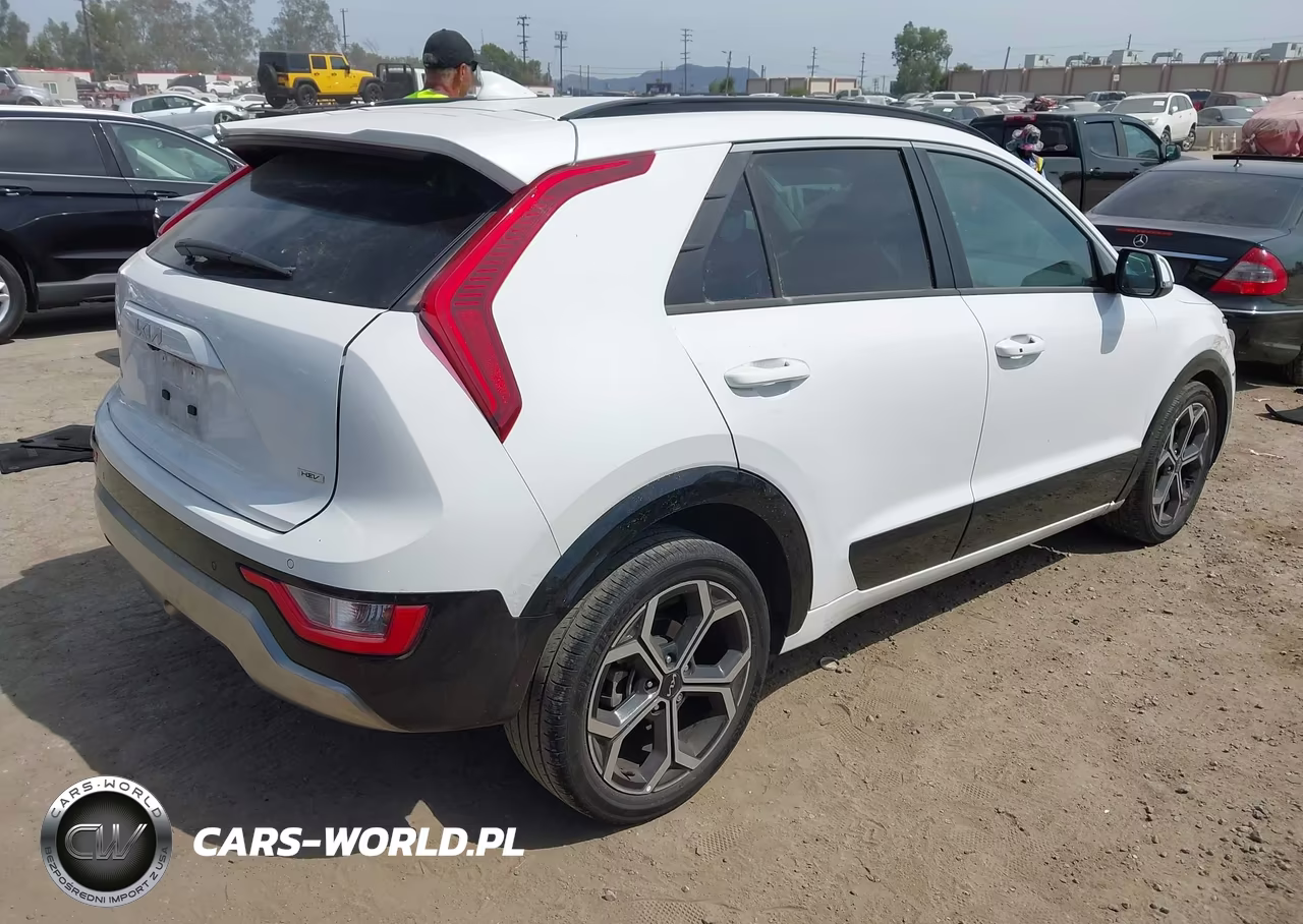 2023 Kia Niro Ex Touring VIN:KNDCR3LE3P5061481 - 4