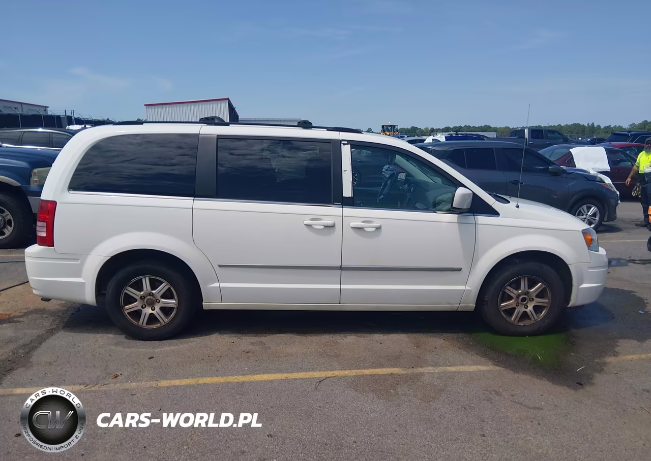 2010 Chrysler Town & Country Touring VIN:2A4RR5D18AR108400 - 13