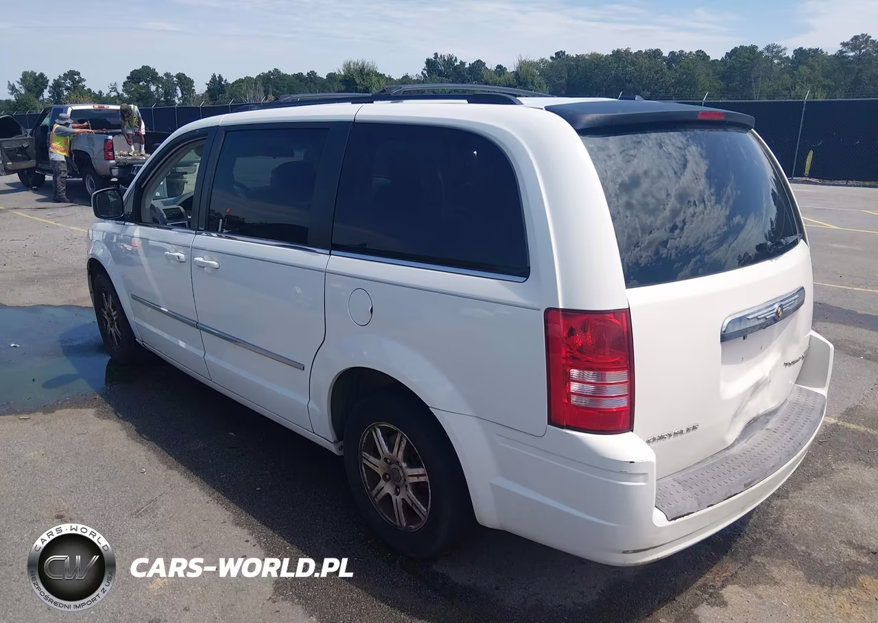 2010 Chrysler Town & Country Touring VIN:2A4RR5D18AR108400 - 3